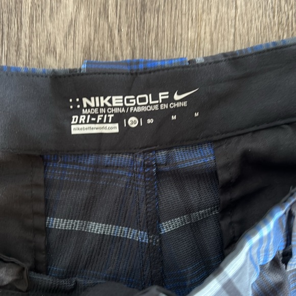 Men’s Nike DriFIT Golf Shorts (30) - Picture 2 of 3